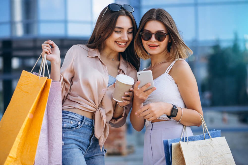 From Office to Outing: Versatile Outfits for the Modern Woman